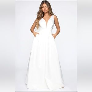 NEW FASHION NOVA WHITE SATIN GOWN, S